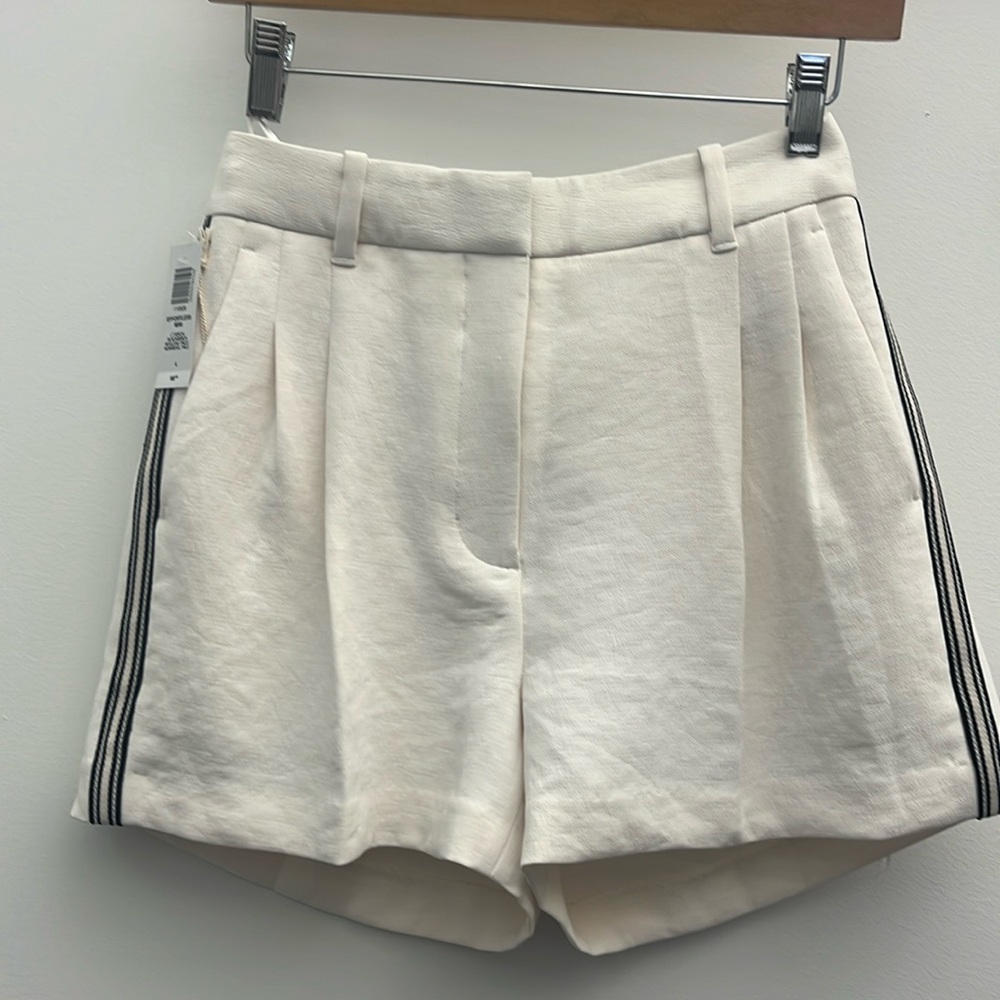 Aritzia effortless mini Shorts- size 4, high waist